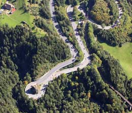 Im Höllental windet sich die B31 in Serpentinen