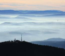 Vom Schwarzwald geht der Blick über die Hohe Möhr zum Schweizer Jura