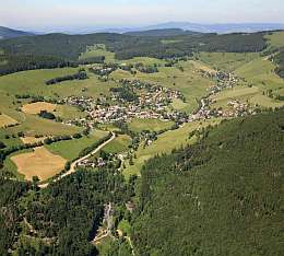 Todtnauberg mit Deutschlands höchstem Wasserfall. 97 Meter stürzen die Wasser des Stübenbachs in die Tiefe.