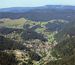 Kurort Todtmoos im Wehratal. Blick nach Norden zum Feldberg.